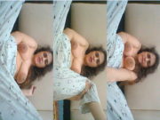 Sexy Desi girl Shows her Boobs